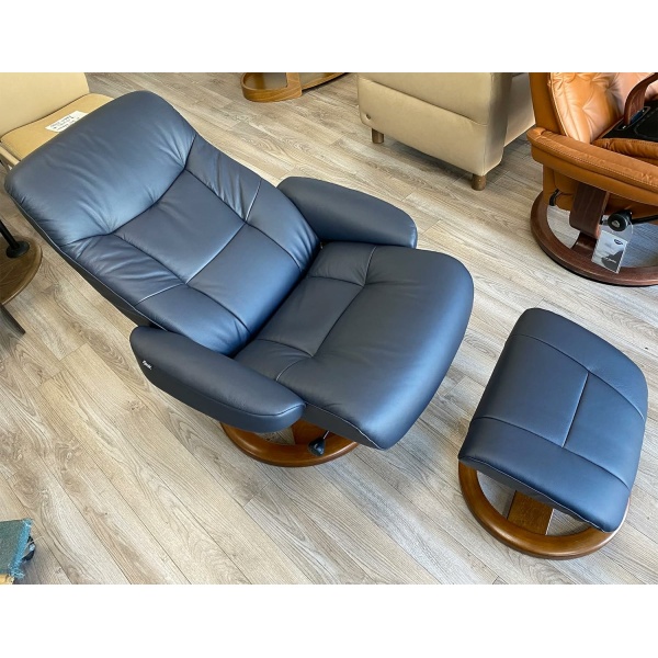 Fjords Hjellegjerde Recliner – Large Muldal Swivel Reclining Chair, Navy Blue Leather Cherry Wood